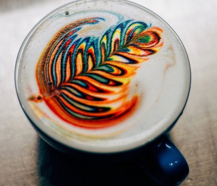 Latte art: Café colorido, com obra de arte, desenhos e até com barata latte art 1 | Curiosidades | Arte, arte no café, café, curioso, espuma, latte