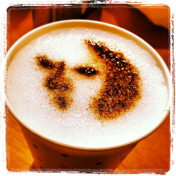 Latte art: Café colorido, com obra de arte, desenhos e até com barata latte art 27 | Curiosidades | Arte, arte no café, café, curioso, espuma, latte