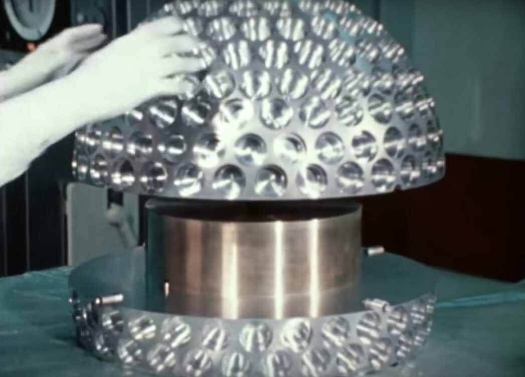 A estranha bola de espelhos que gira ao redor da Terra wLKhk e1617568590945 | Tecnologia | esfera, espaço, satélite