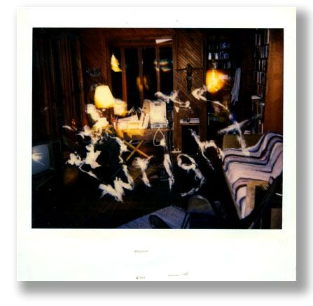 Wright, o fantasma da polaroid que se comunicava em fotos 1c645565eb967ce7cd57c32b11dd171e | Bizarro | bizarro, fantasma, foto, incrível, medo, sinistro, sobrenatural