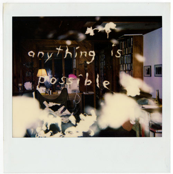 Wright, o fantasma da polaroid que se comunicava em fotos anythingisposs | Bizarro | bizarro, fantasma, foto, incrível, medo, sinistro, sobrenatural