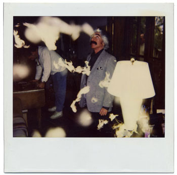 Wright, o fantasma da polaroid que se comunicava em fotos seeing things ghost polaroids peter james | Bizarro | bizarro, fantasma, foto, incrível, medo, sinistro, sobrenatural