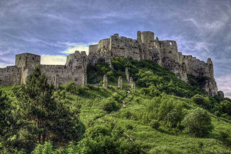 20 castelos incríveis abandonados spi castle photo | Arquitetura | castelos, curiosidades, incrível, lugares