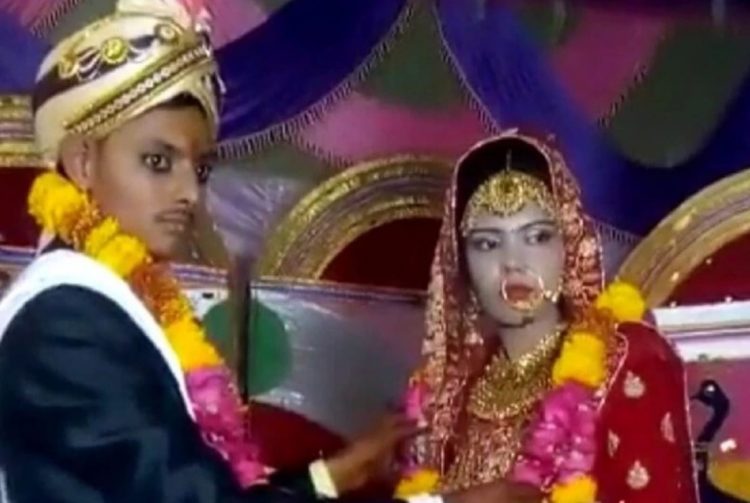 Noiva morre na hora do casamento e o noivo casou com a irmã dela no mesmo dia weird wedding2 750x503 1 | Curiosidades | bizarro, casamento, estranho, índia, morte
