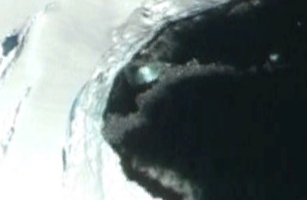 Estranho objeto na Antártida pode ser um ufo acidentado? 28326207 | Curiosidades | alien, bizarro, nave acidente, polo sul, ufo