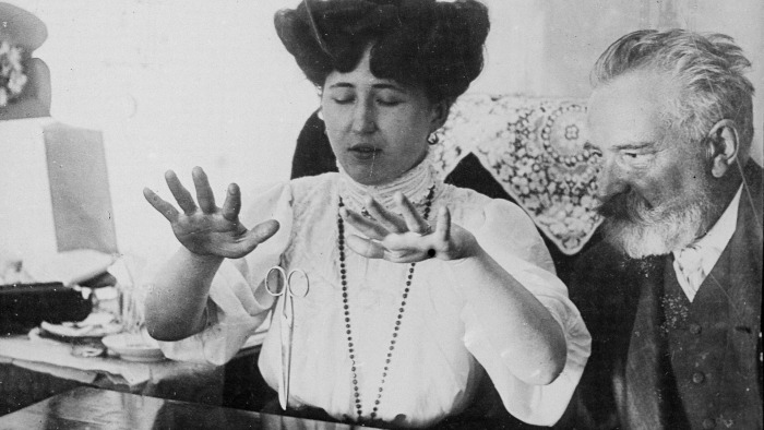 Stanislava Tomczyk: A bizarra mulher Telecinética da Polônia 16070208 | Curiosidades | bizarro, estranho, incrível, parapsicologia, poderes
