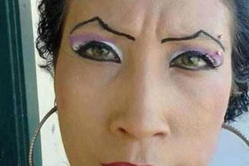 Sobrancelhas que não deram muito certo mm1gC3E 47223 76961 | Bizarro | bizarro, esranho, estética, sobrancelha