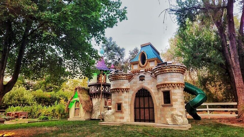 Empresa cria fantásticas casas de "brinquedo" que chegam a custar 2 milhões de reais 65190863 1319186441572635 5698528781170376704 n | Curiosidades | arquitetura, casinhas, crianças, design, diversão