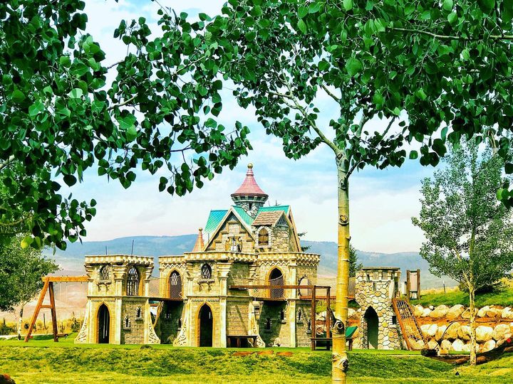 Empresa cria fantásticas casas de "brinquedo" que chegam a custar 2 milhões de reais 67545206 1347657205392225 6413020500942913536 n | Curiosidades | arquitetura, casinhas, crianças, design, diversão