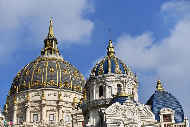 Homem do Vietnã resolve construir seu próprio palácio 52029322 2134271723304622 3998623262769676288 n | Bizarro | bizarro, castelo, palacio, rico, vietnã