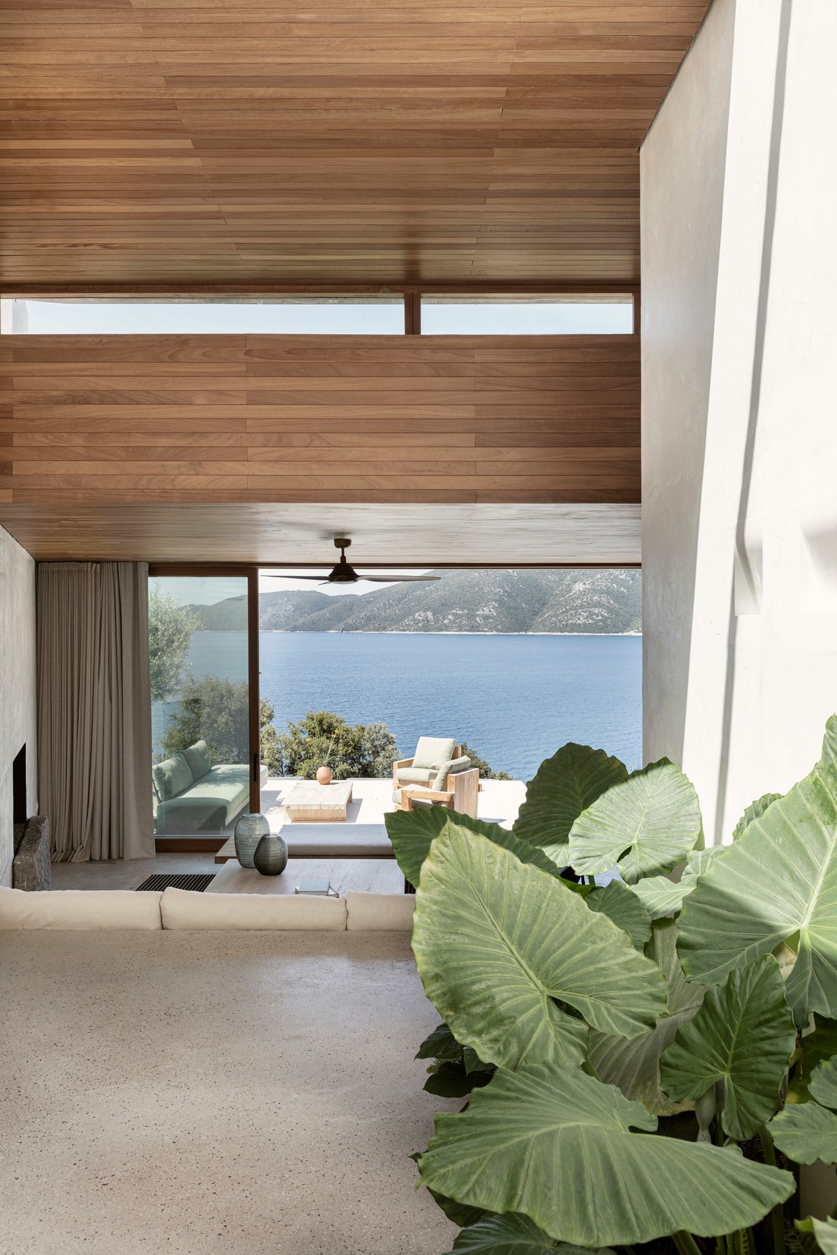 Uma casa de frente para o mar na Grécia 65822210 original | Arquitetura | arquitetura, casa, curioso, praia