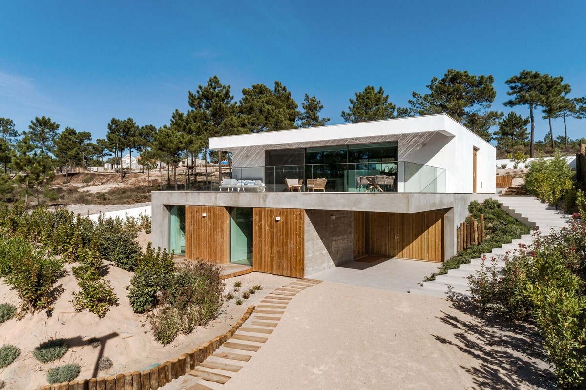 Uma casa de dois andares em Portugal 68955994 original | Arquitetura | arquitetura, casa, construção, Portugal, projeto