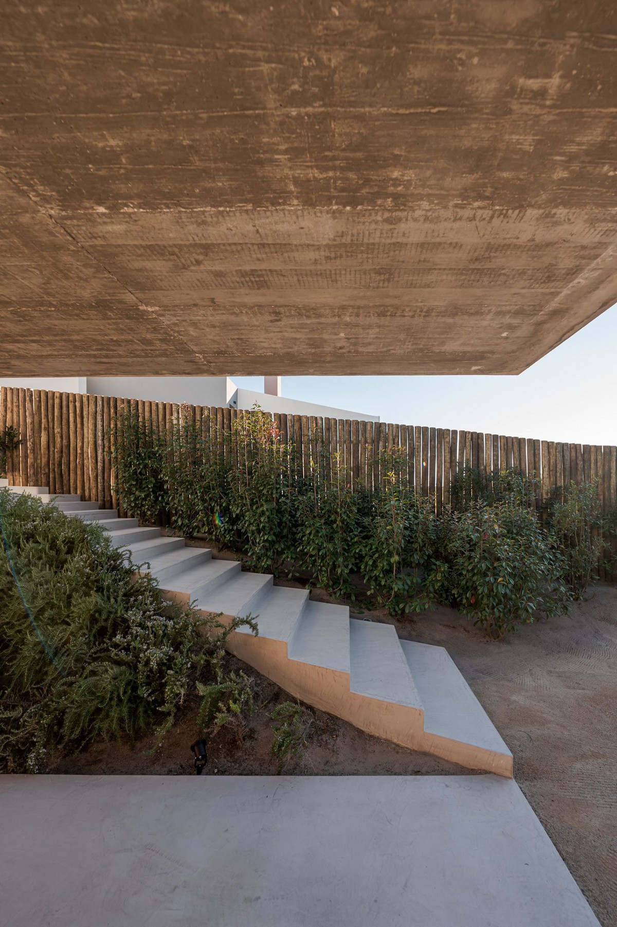 Uma casa de dois andares em Portugal 68957283 original | Arquitetura | arquitetura, casa, construção, Portugal, projeto