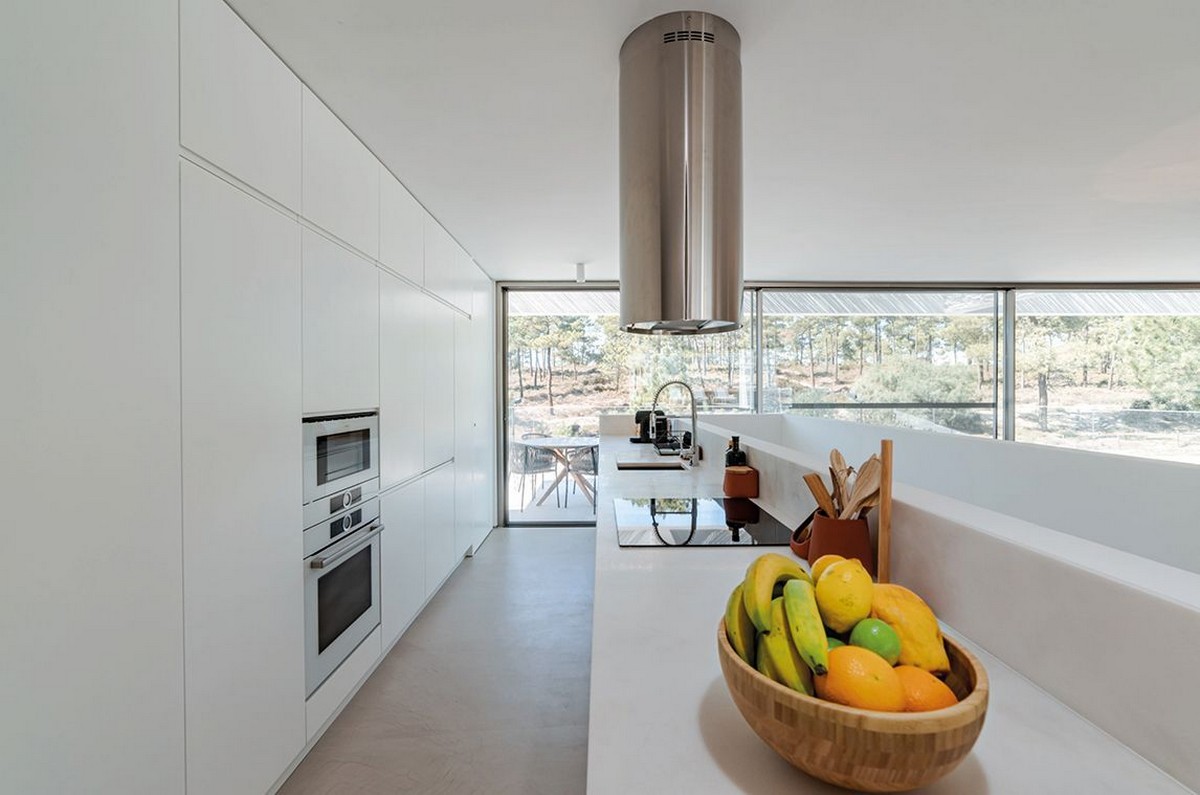 Uma casa de dois andares em Portugal 68958673 original | Arquitetura | arquitetura, casa, construção, Portugal, projeto