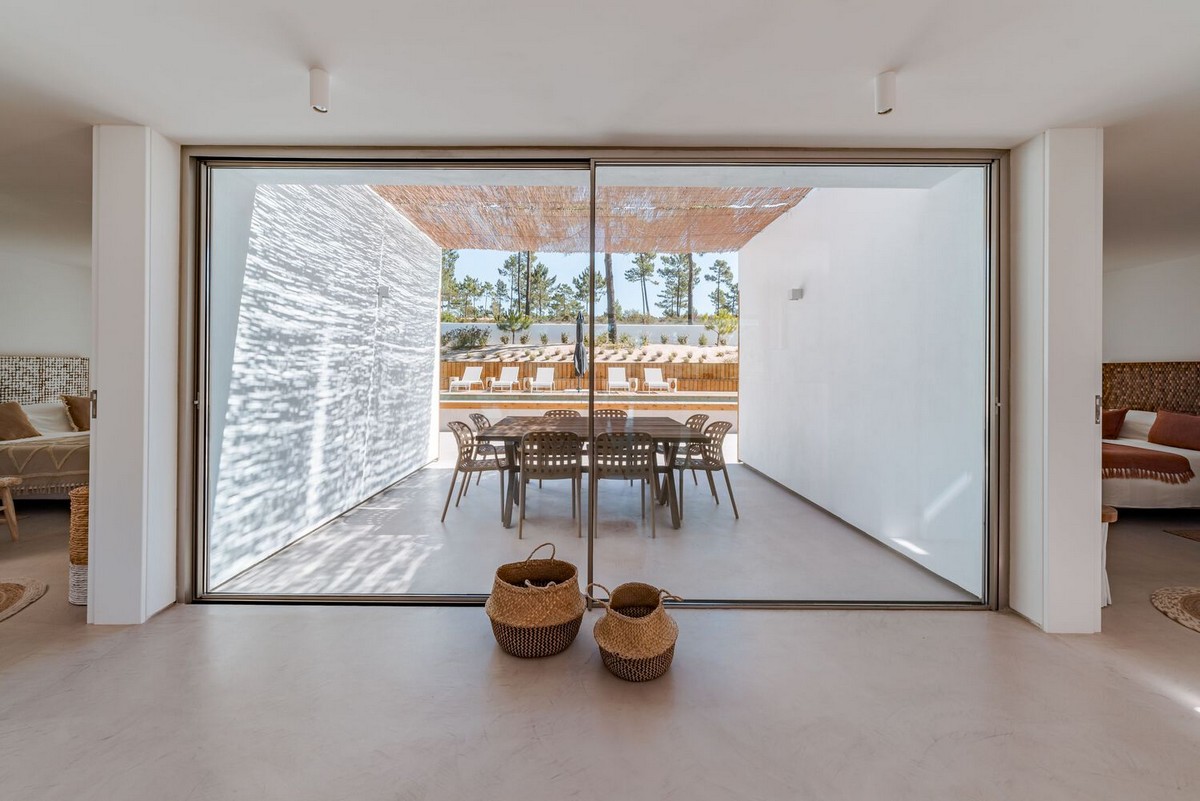 Uma casa de dois andares em Portugal 68959381 original | Arquitetura | arquitetura, casa, construção, Portugal, projeto
