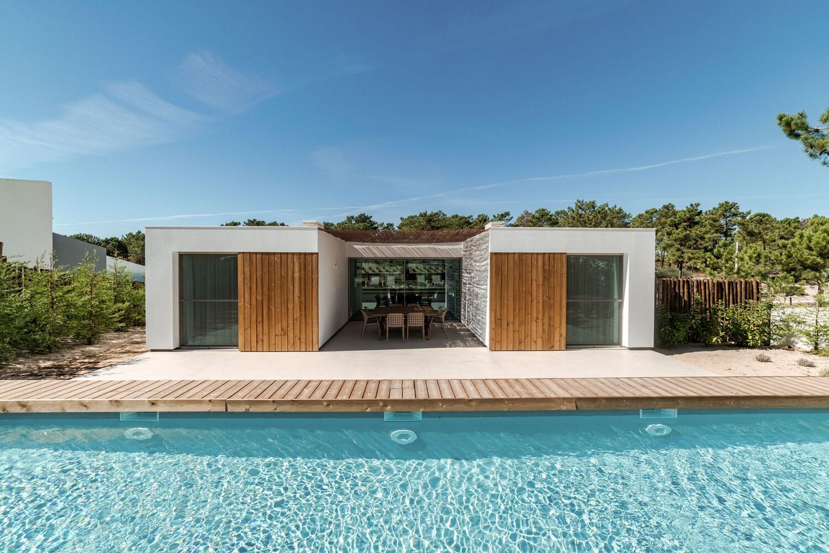 Uma casa de dois andares em Portugal 68959973 original | Arquitetura | arquitetura, casa, construção, Portugal, projeto