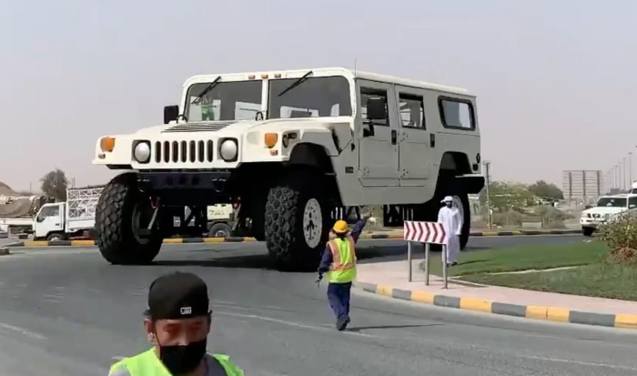 Carro grande e o poder Hummer H1 X3 | Curiosidades | arabe, carro, carros, curioso, estranho, gigante, maluco