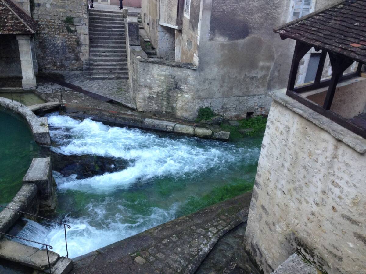 Ninguém foi capaz de descobrir a origem dessa misteriosa nascente IMG 4125 1200x900 1 | Lugares | água, curioso, frança, lugares, nascente