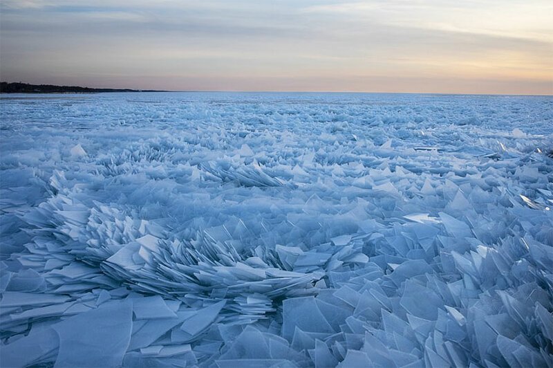Foto gump do dia: O lago das lâminas 35a047a73e31fc813da2f04cba8e9a24 | Foto gump do dia | curiosidades, curioso, foto gump do dia, frio, gelo, inverno, lago, laminas, michigan