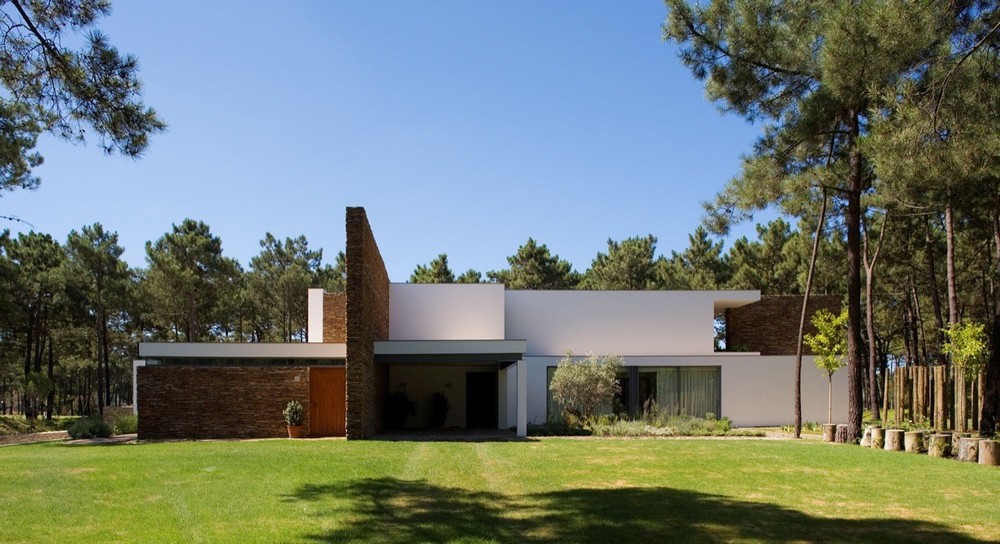 Magnífica casa à beira do lago em Portugal 74233846 original | Arquitetura | arquitetura, casa, mansão, Portugal
