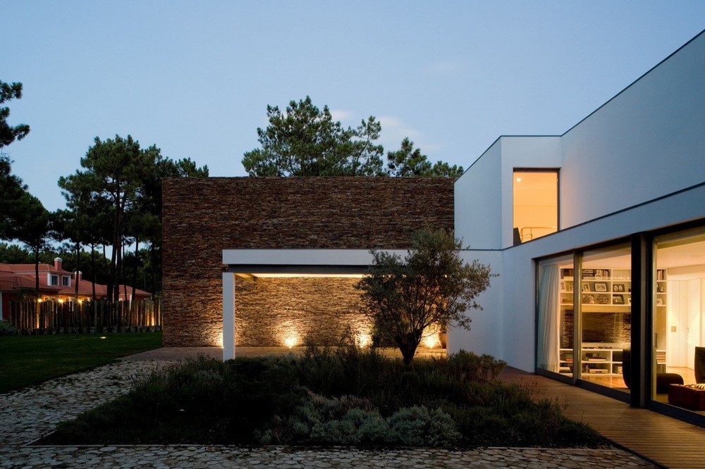 Magnífica casa à beira do lago em Portugal 74234580 original | Arquitetura | arquitetura, casa, mansão, Portugal