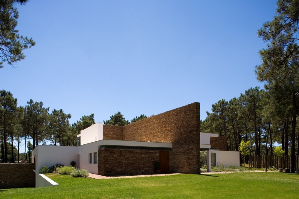 Magnífica casa à beira do lago em Portugal 74234840 original | Arquitetura | arquitetura, casa, mansão, Portugal
