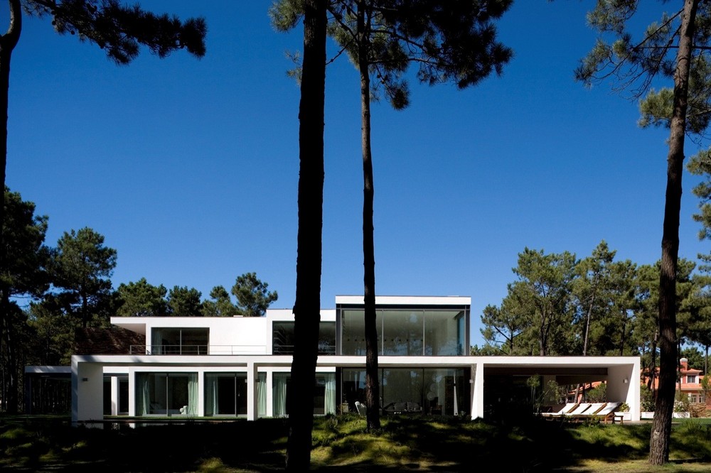 Magnífica casa à beira do lago em Portugal 74234953 original | Arquitetura | arquitetura, casa, mansão, Portugal