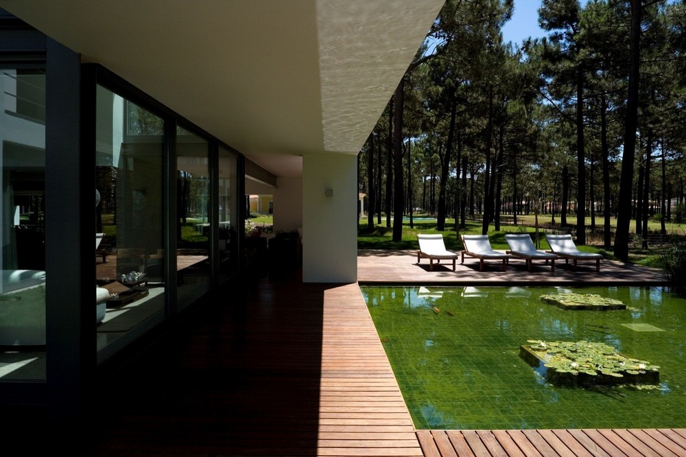 Magnífica casa à beira do lago em Portugal 74236392 original | Arquitetura | arquitetura, casa, mansão, Portugal