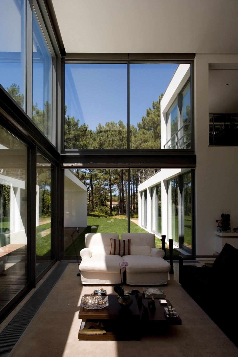 Magnífica casa à beira do lago em Portugal 74236580 original | Arquitetura | arquitetura, casa, mansão, Portugal
