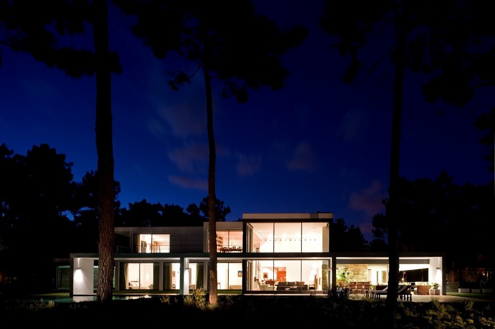 Magnífica casa à beira do lago em Portugal 74238839 original | Arquitetura | arquitetura, casa, mansão, Portugal