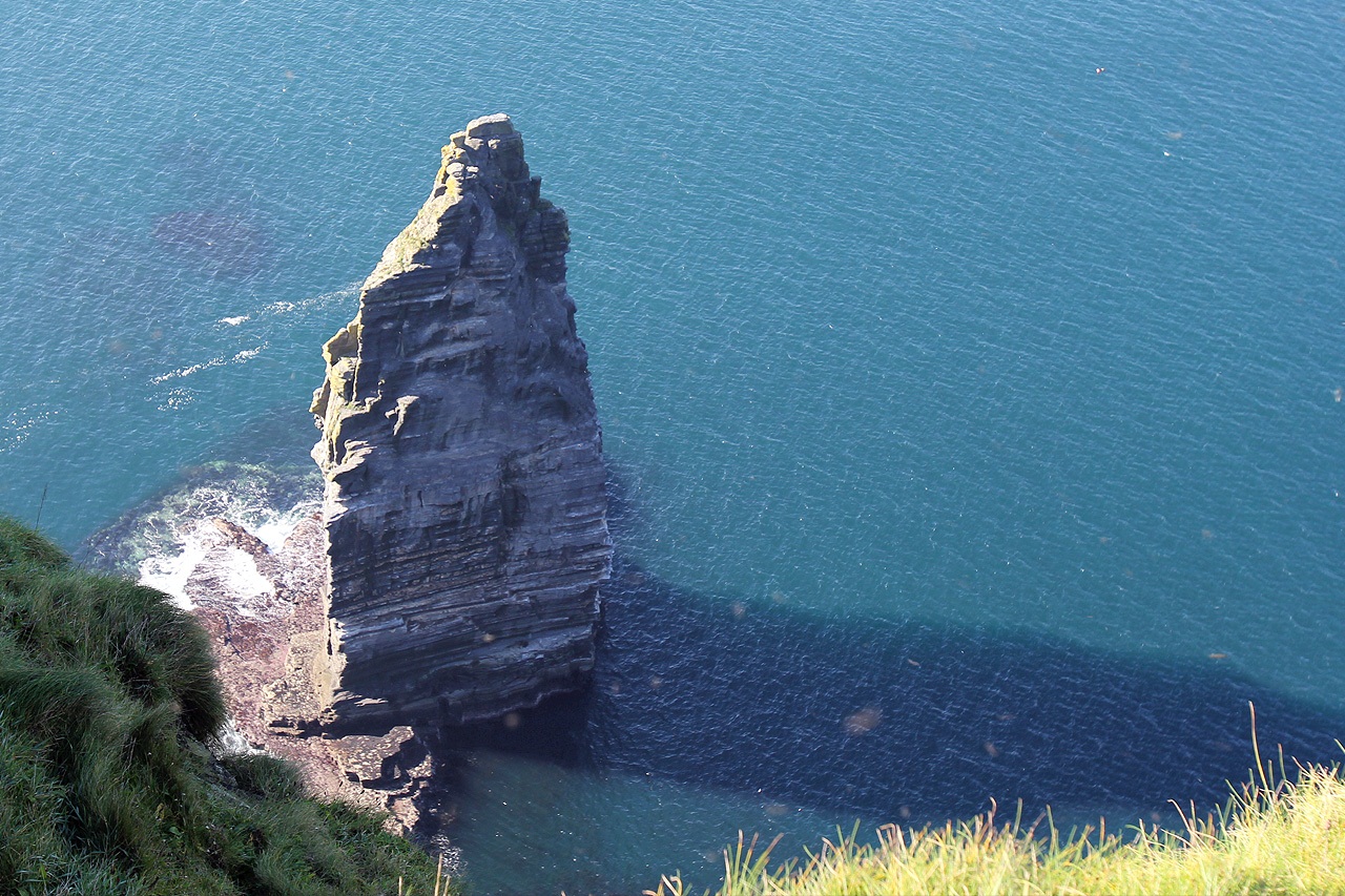 O penhasco de Moher at the cliffs of moher | Lugares | curioso, Irlanda, lugares