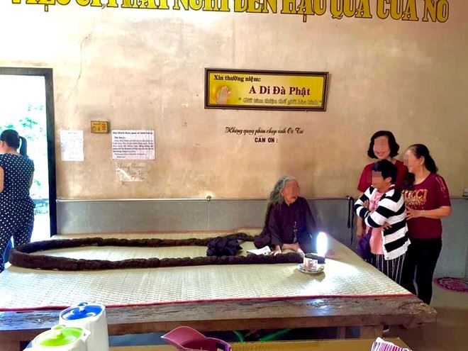 Mulher no Vietnã não corta seu cabelo em forma de cobra há mais de 60 anos long hair2 | Bizarro | bizarro, cabelo, curioso, estranho sinistro, nojento