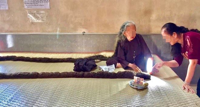 Mulher no Vietnã não corta seu cabelo em forma de cobra há mais de 60 anos long hair3 | Bizarro | bizarro, cabelo, curioso, estranho sinistro, nojento