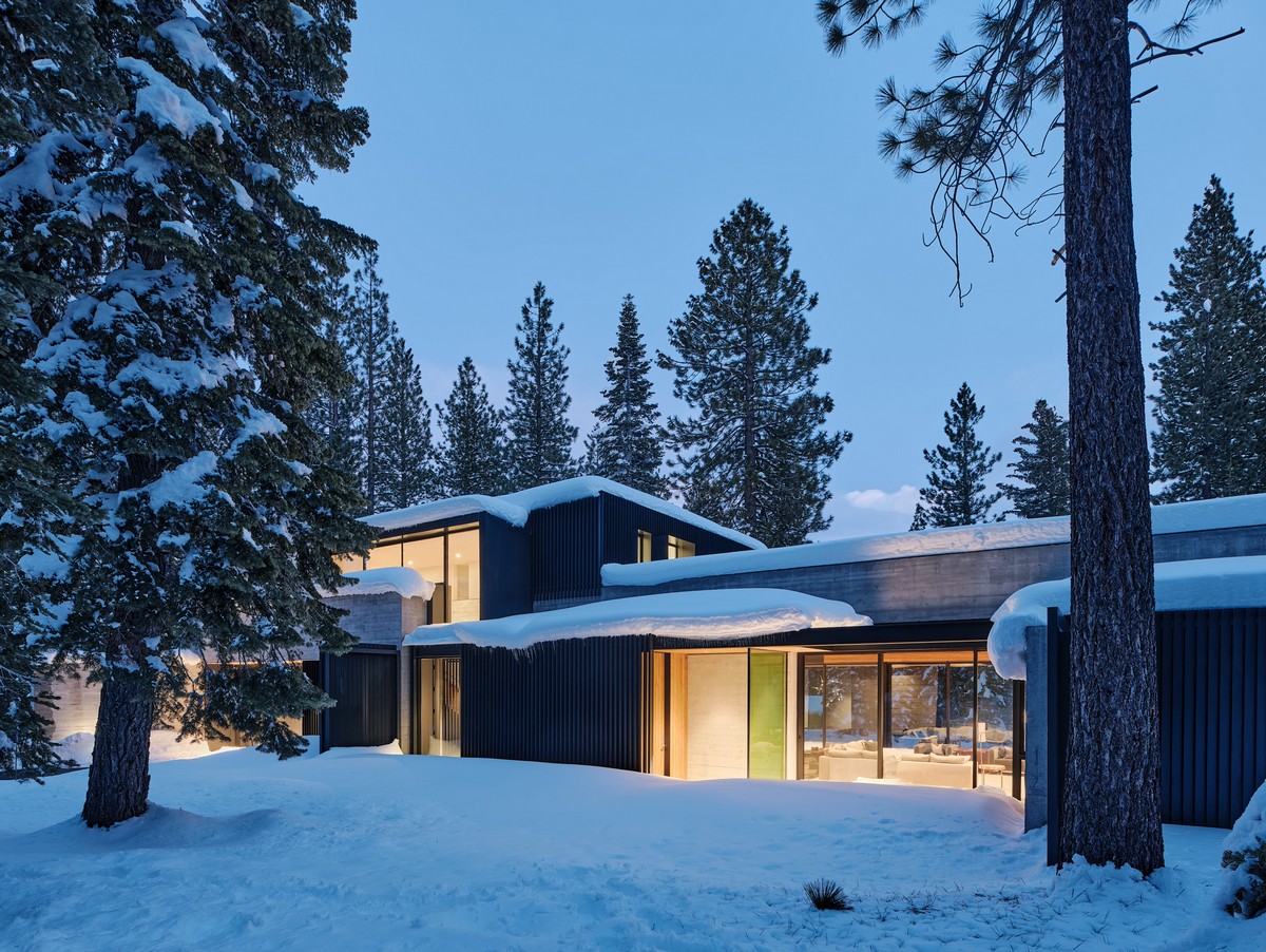 Uma casa nas montanhas com neve 76889638 original | Arquitetura | arquitetura, casa, construção