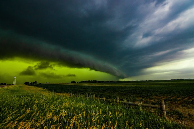 Raro fenômeno atmosférico deixa o tempo verde nos EUA FXByBQNX0AEpQu1 | Curiosidades | bizarro, clima, curioso, fenômeno, incrível, meteorologia