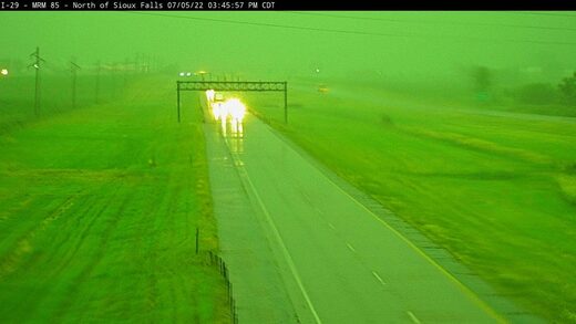 Raro fenômeno atmosférico deixa o tempo verde nos EUA Sky in South Dakota turned eerie green during a severe storm 3 | Curiosidades | bizarro, clima, curioso, fenômeno, incrível, meteorologia