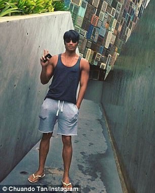 O homem de 25 que parece ter 45, o rapaz de 27 que parece ter 13 e mais casos incríveis 42A3FF0600000578 4725152 Doing a great impression of a teenager a 23 1500908455939 | Curiosidades | bizarro, curioso, estranho, idade, incrível