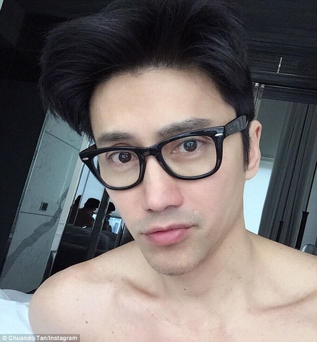O homem de 25 que parece ter 45, o rapaz de 27 que parece ter 13 e mais casos incríveis 42A4005200000578 4725152 His raven black hair whether dyed or natural frames a face with a 24 1500908459361 | Curiosidades | bizarro, curioso, estranho, idade, incrível