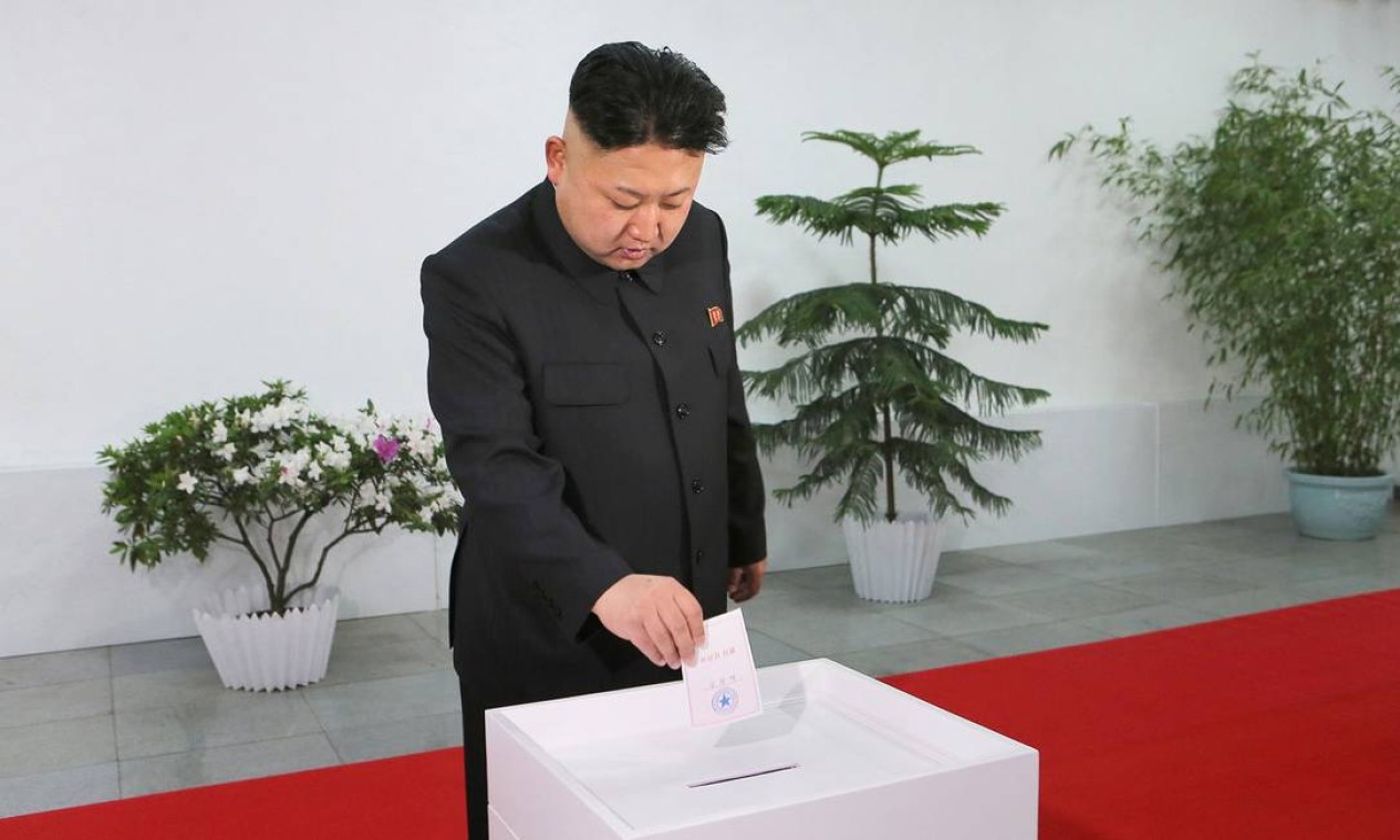 Moranbong: A banda dedicada a enaltecer o líder norte coreano NKOREA VOTE POLITICS | Bizarro | banda, bizarro, coréia do norte, curioso, estranho