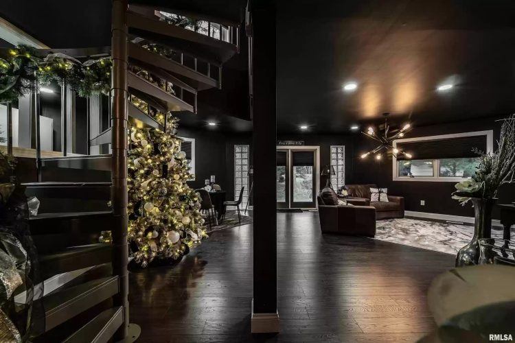 A casa gótica de Illinois goth house illinois4 750x500 1 | Arquitetura | arquitetura, casa, curioso