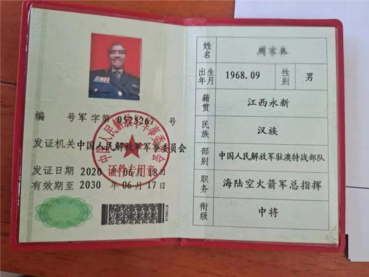 Sujeito passa quatro anos fingindo ser um oficial militar para impressionar sua garota fake colonel2 | Bizarro | bizarro, china, falso, Golpes e falcatruas, maluco