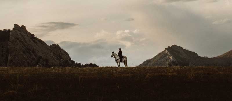 Os mistérios do Faroeste que conquistaram o mundo do entretenimento taylor brandon 6RreavHxwxg unsplash | Dicas | cowboy, dicas, western