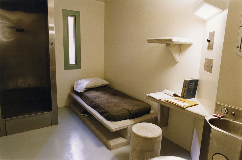Sujeito resolve roubar um banco com o intuito de ser preso. SupermaxprisoninColorado 5ac624cfeb97de00373c52f5 | Bizarro | bizarro, incrível