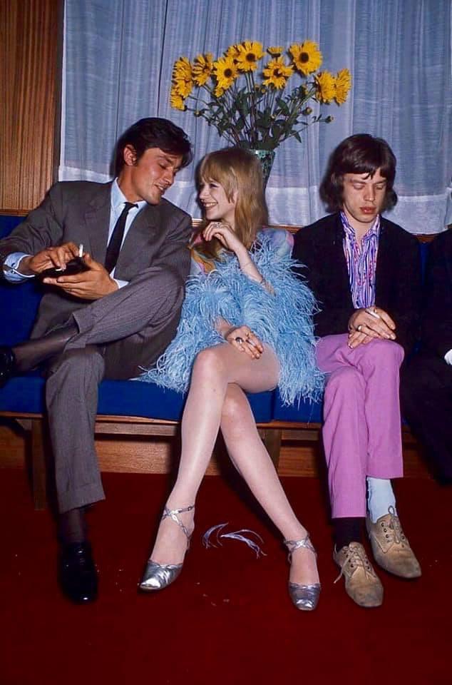 A questão do macho beta e uma famosa foto 11182539 original | Curiosidades | alain delon, humor, identidade do homem, macho, masculinidade, mick jagger, Textos
