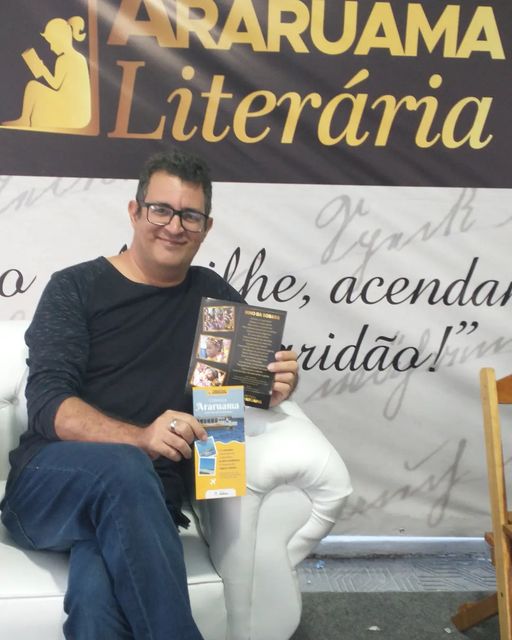 Eu e meus pais na Feira literária de Araruama 350122985 669524708318121 1624487418981094394 n | Textos | livros, mundo gump, Textos