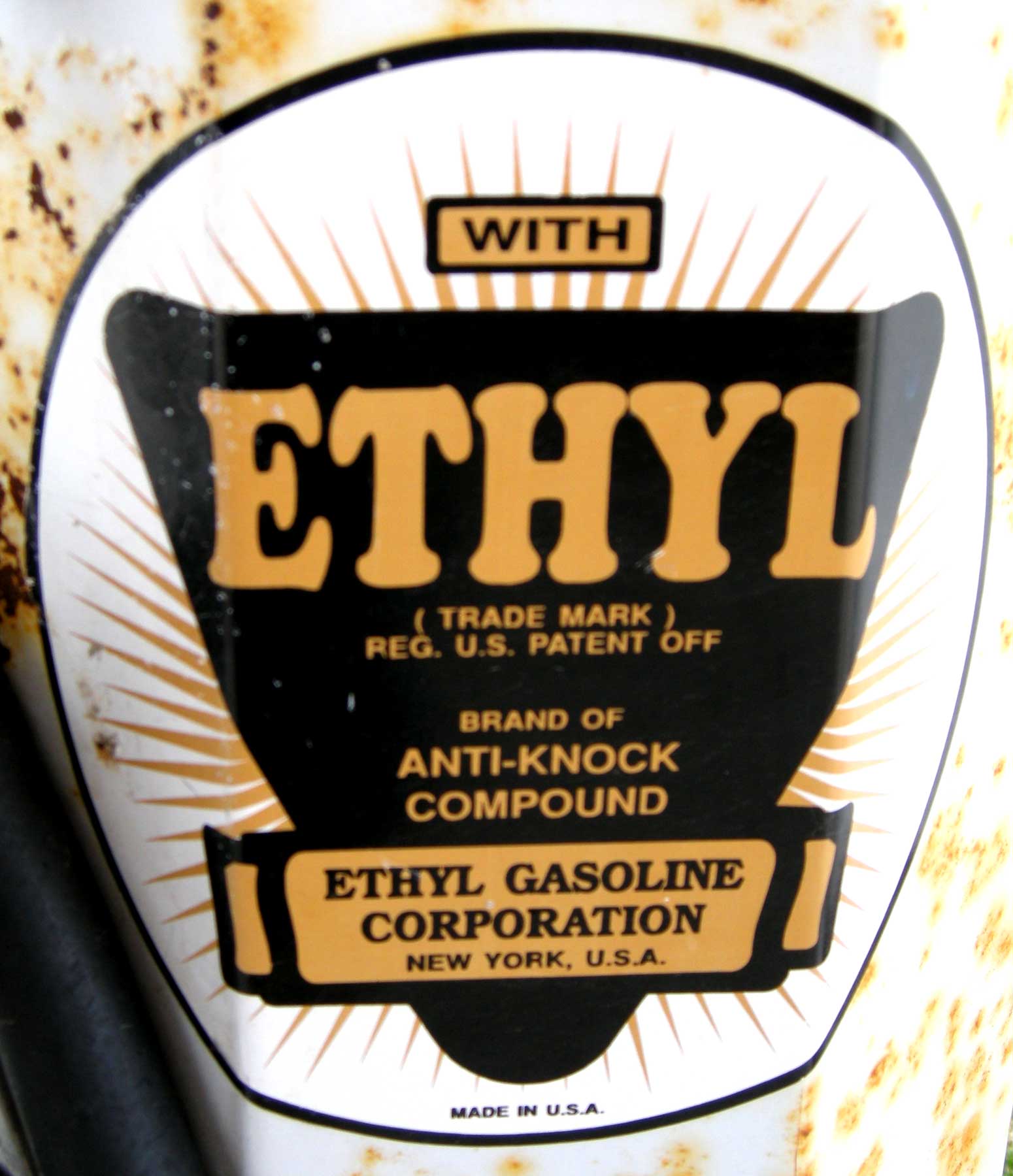 O cientista prejudicial ethyl gasoline | Bizarro | bizarro, ciêmcoa, cientista, curioso, maluco
