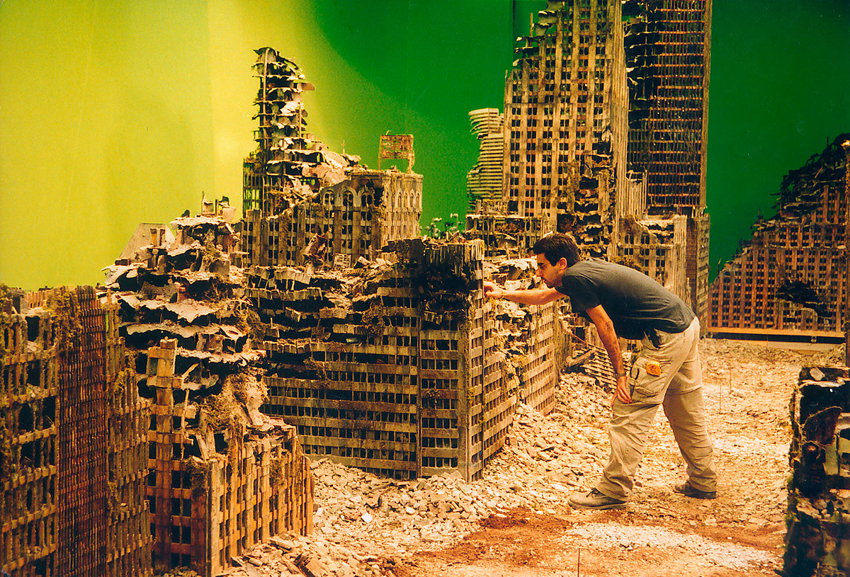 Incríveis miniaturas do cinema 3f9c0929007779.5605471bc51cd | Arte | Arte, cinema, curiosidades, efeitos especiais, incrível, kiniaturas, sfx