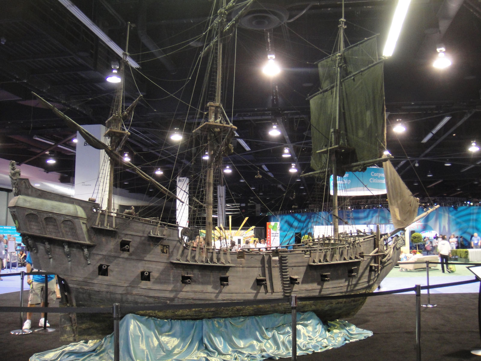 Incríveis miniaturas do cinema D23 Expo 2011 Pirates of the Caribbean miniature 6063839203 | Arte | Arte, cinema, curiosidades, efeitos especiais, incrível, kiniaturas, sfx