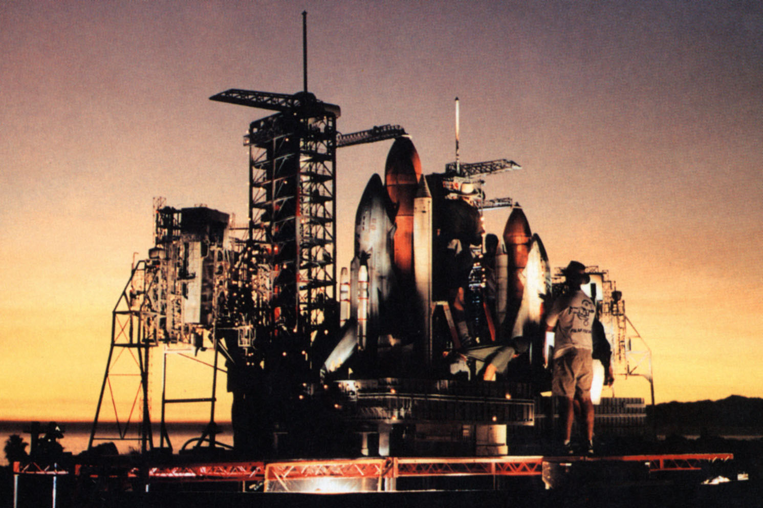 Incríveis miniaturas do cinema miniatures mark west special effects shuttles armageddon 1998 | Arte | Arte, cinema, curiosidades, efeitos especiais, incrível, kiniaturas, sfx