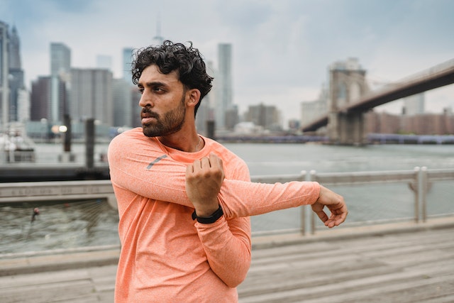 Saúde Mental e Bem-Estar pexels ketut subiyanto 5039654 | Dicas | ajuda profissional., bem-estar, nutrição, redução de estresse, relacionamentos saudáveis, saúde mental, sono